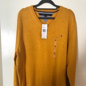 Tommy Hilfiger XL V-Neck sweater. 100% cotton.